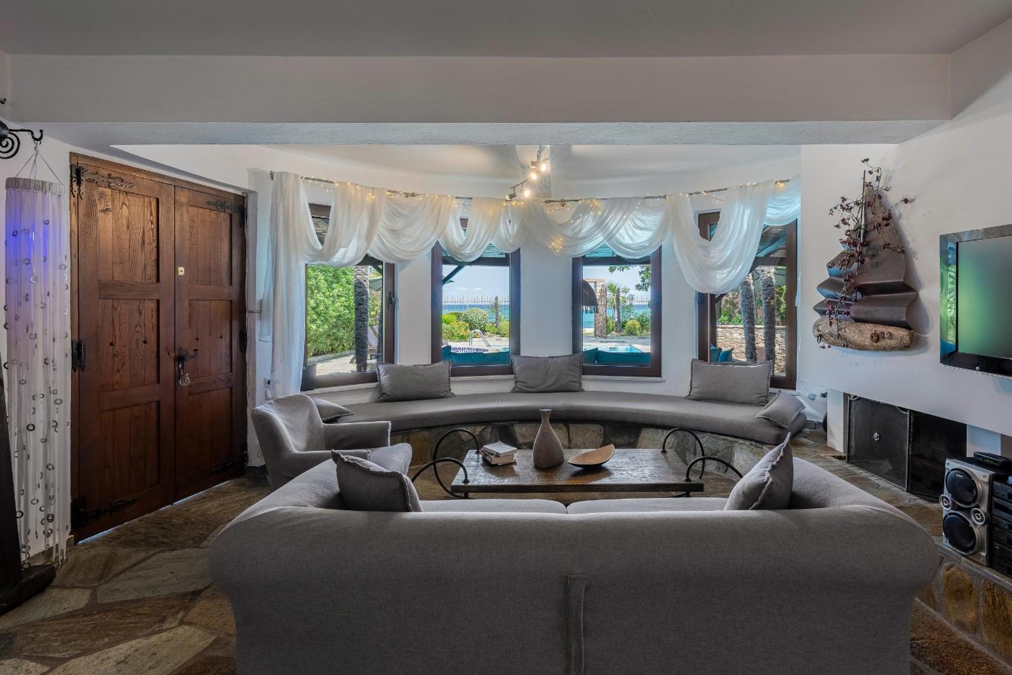 Efharis Beachfront Villa Platamonas Eksteriør billede